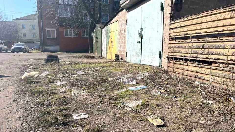 У Коростені стартує весняне прибирання: комунальники збиратимуть щебінь і сміття після зими