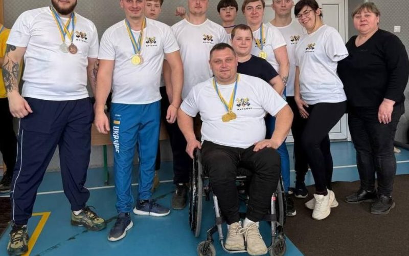 Коростенські атлети здобули перемоги на всеукраїнському чемпіонаті з пара-армреслінгу