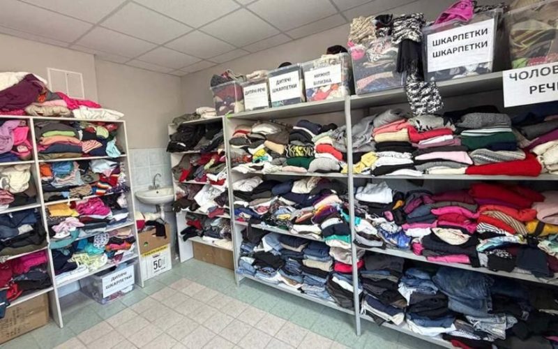 У Коростені працює Банк одягу: кому доступна допомога та які речі потрібні найбільше