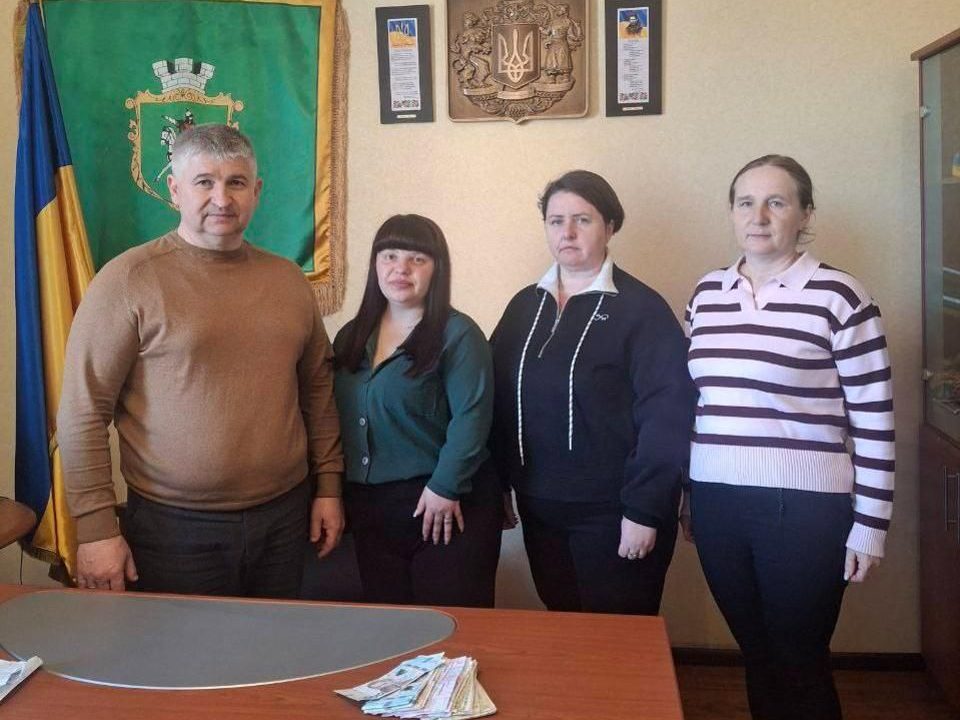 У селі Олевської громади провели благодійний ярмарок і зібрали понад 9 тис. грн для військових