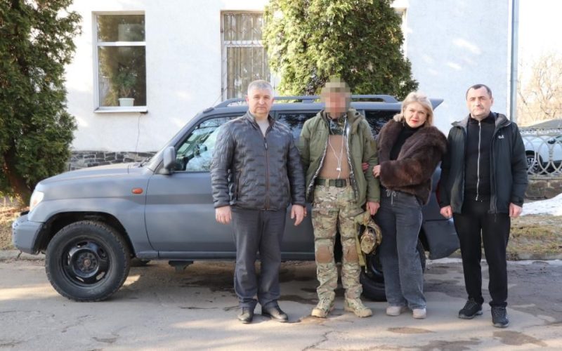 Олевська громада допомогла придбати авто дружині загиблого Героя для його побратимів