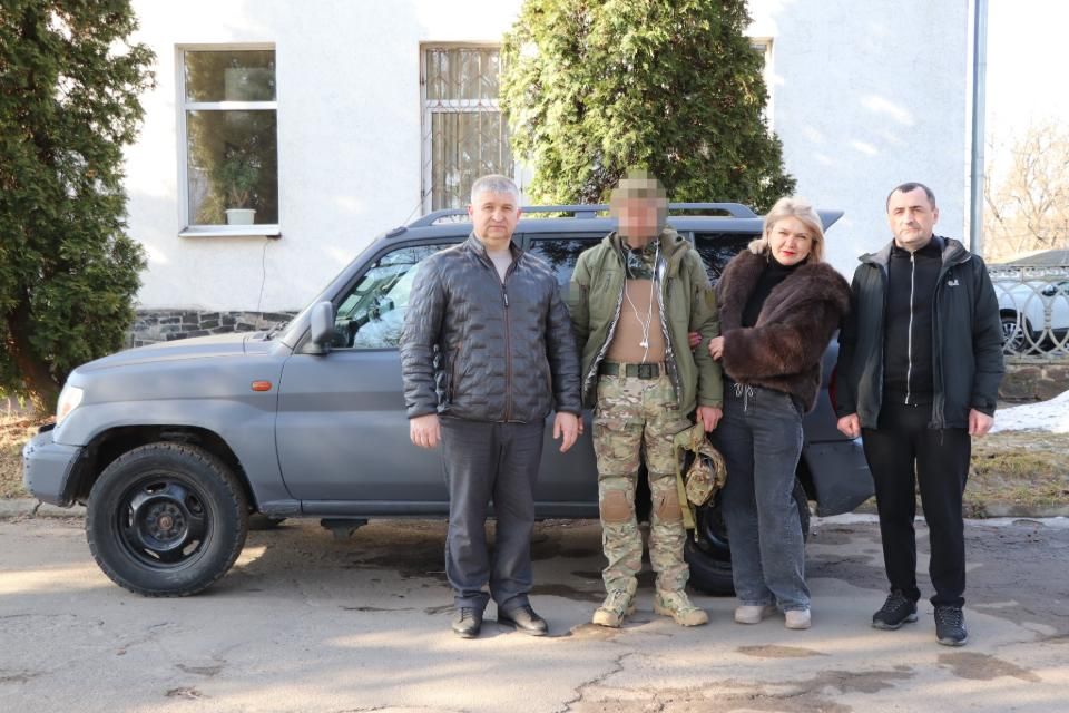 Олевська громада допомогла придбати авто дружині загиблого Героя для його побратимів