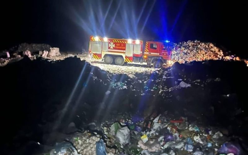 Біля Коростеня горіло сміттєзвалище, а в районі вогнеборці ліквідували загоряння сухої трави на території 2,5 га
