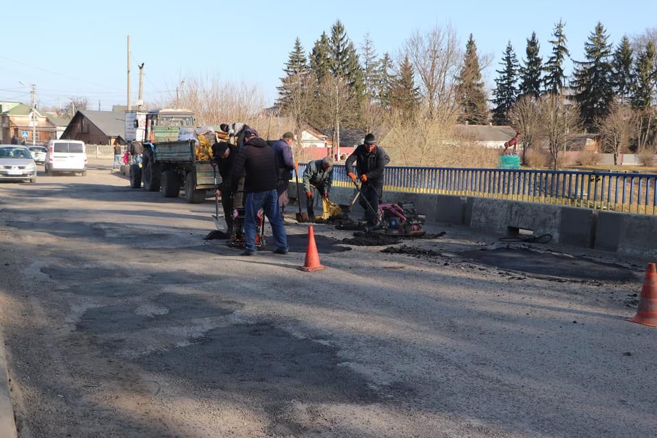 Через критичний стан мосту в Олевську розпочали першочергові ремонтні роботи