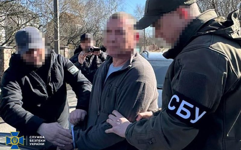 На Житомирщині затримали чоловіка за продаж автоматів і гранат за 3,2 тис. доларів