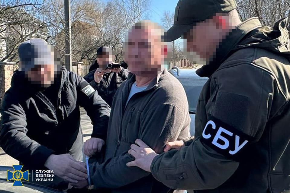 На Житомирщині затримали чоловіка за продаж автоматів і гранат за 3,2 тис. доларів