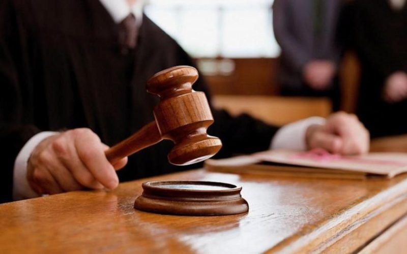 Через шум у квартирі: у Малині жінка побила сусідку й отримала умовний термін