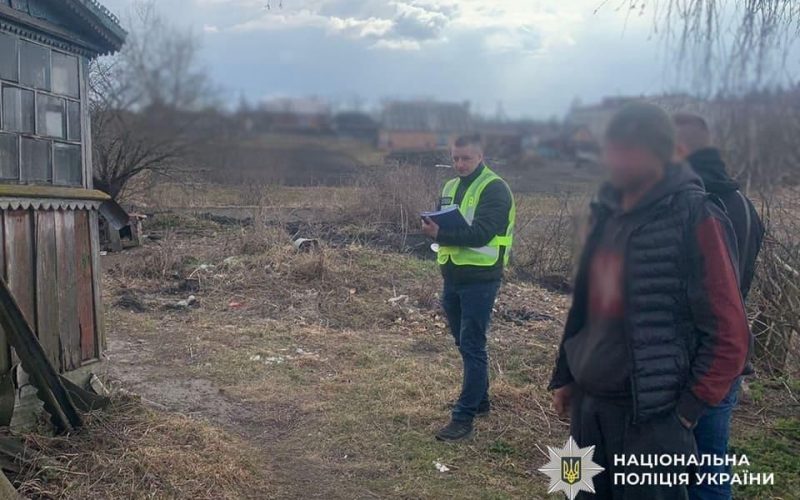 Через ревнощі у селі на Житомирщині чоловік топорищем забив співмешканку