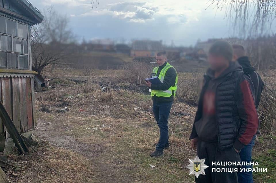 Через ревнощі у селі на Житомирщині чоловік топорищем забив співмешканку