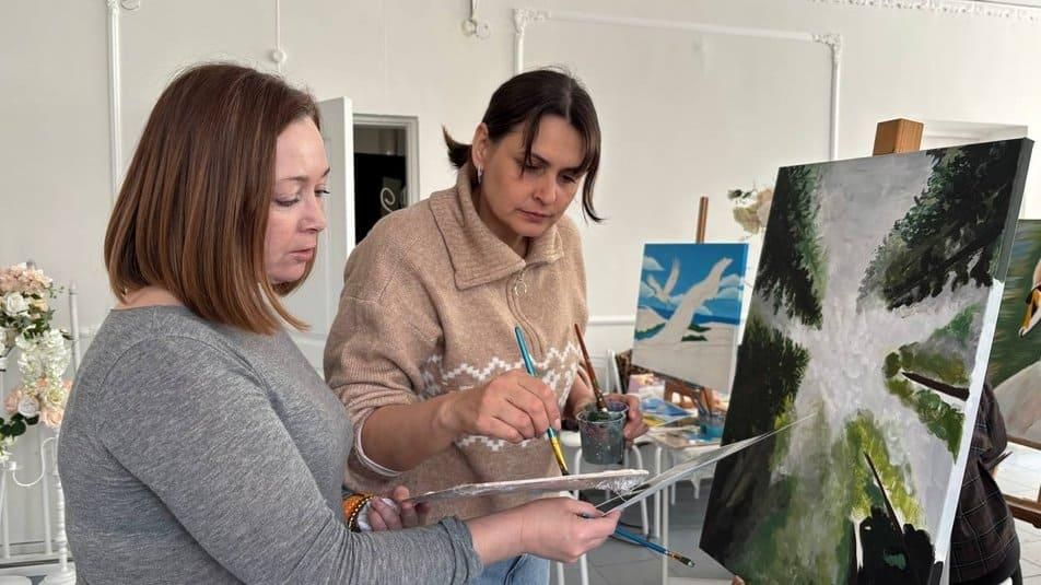 У Малині жінки загиблих воїнів малювали «історії кохання»