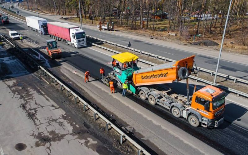 У Житомирській області від початку року відновили понад 45 тис. кв. м доріг: роботи велись і на Коростенщині