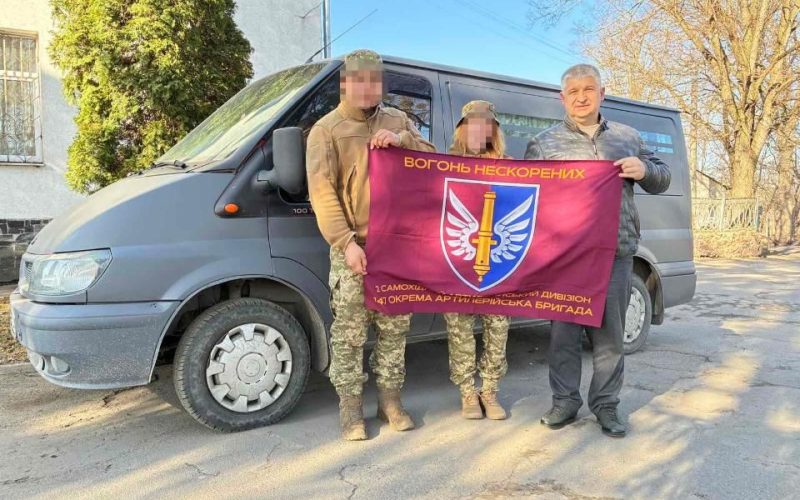 Олевська громада допомогла захисниці зібрати кошти та придбати автомобіль для фронту