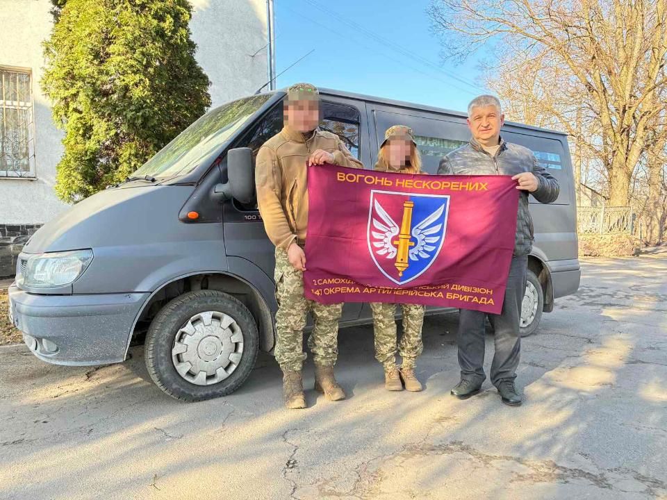 Олевська громада допомогла захисниці зібрати кошти та придбати автомобіль для фронту