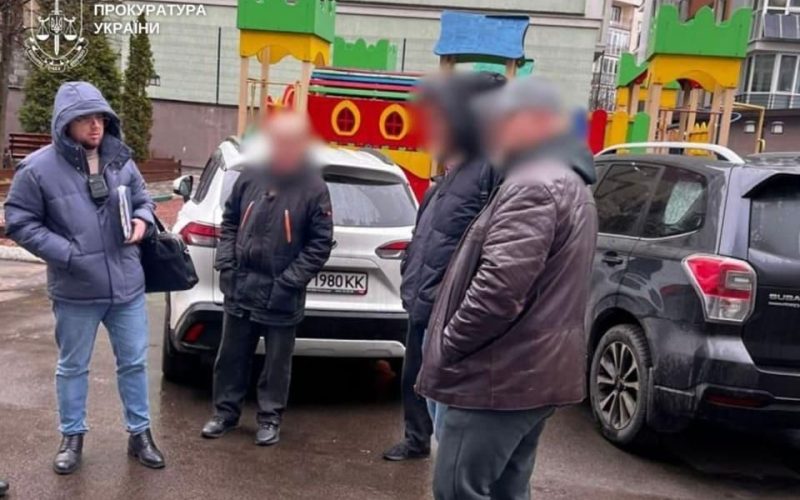 На Житомирщині та ще чотирьох областях викрили мережу, що заробила мільйони на незаконному оформленні авто