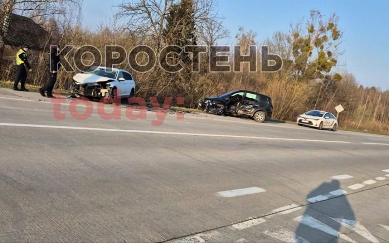 На автодорозі в Коростенській громаді зіштовхнулися два автомобілі