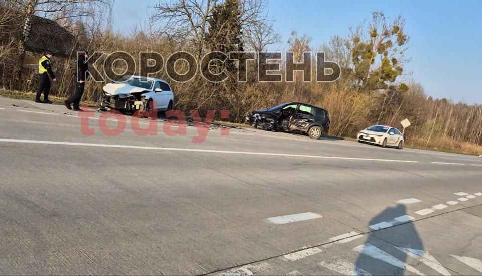 На автодорозі в Коростенській громаді зіштовхнулися два автомобілі