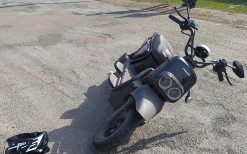 У селі поблизу Коростеня 23-річний водій двоколісника збив жінку: потерпілу госпіталізували