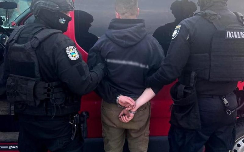 На Житомирщині затримали чоловіка, який за гроші планував переправити знайомого до білорусі