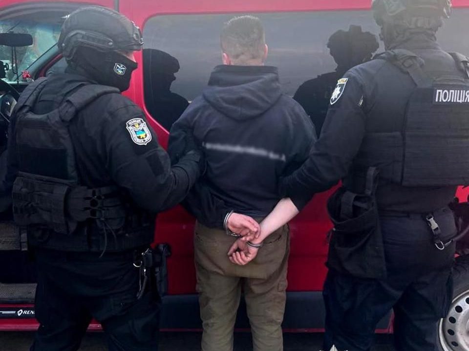 На Житомирщині затримали чоловіка, який за гроші планував переправити знайомого до білорусі