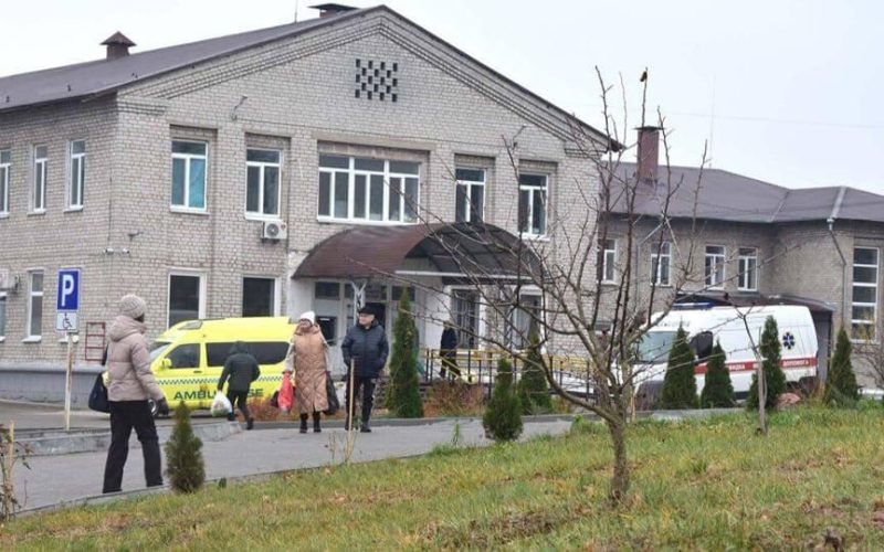 Одна з потерпілих від ракетного удару в Коростені розповіла, що врятувало її життя