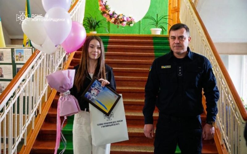 У Коростені рятувальники відзначили 14‑річну Калину, яка врятувала життя своїй маленькій племінниці