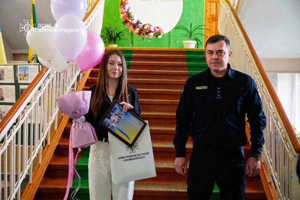 У Коростені рятувальники відзначили 14‑річну Калину, яка врятувала життя своїй маленькій племінниці
