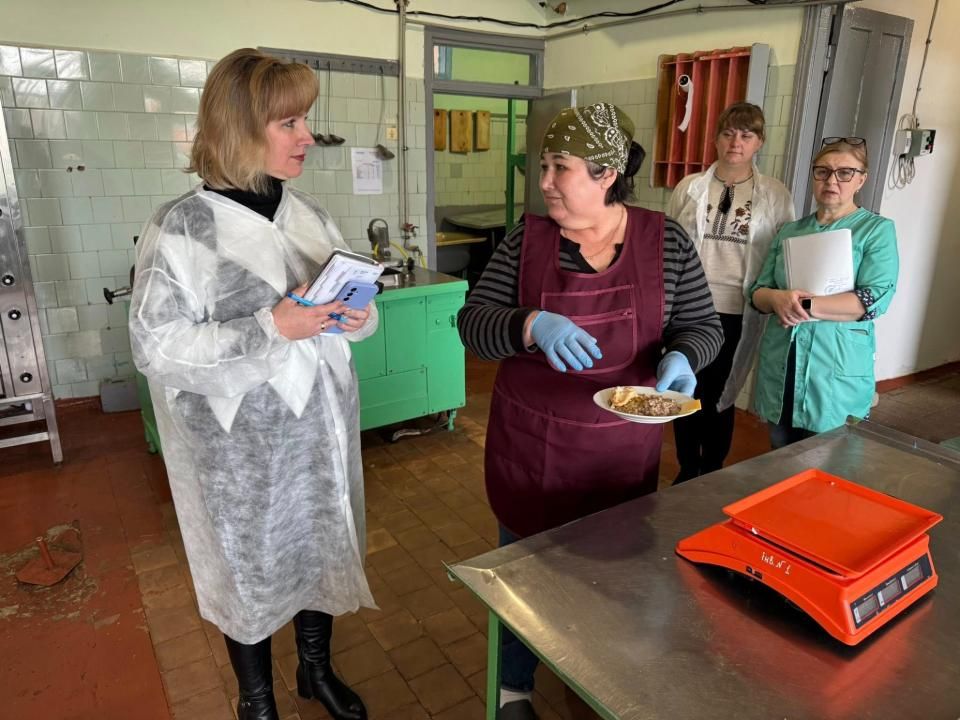 У Лугинському ліцеї перевірили організацію харчування учнів