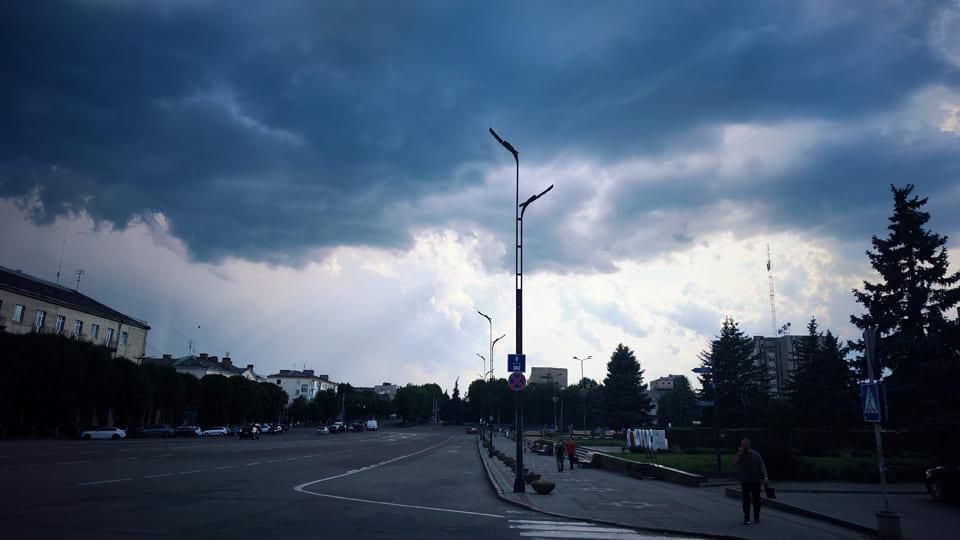 Великодні свята у Коростенському районі будуть холодними: дощ, сніг і заморозки