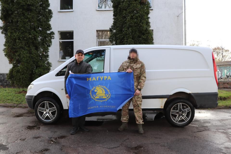 Завдяки освітянам та рідним військового Олевській громаді вдалося придбати автомобіль