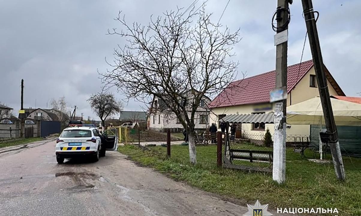 У селі на Житомирщині чоловік пограбував жінку та пішов витрачати гроші в іншу крамницю