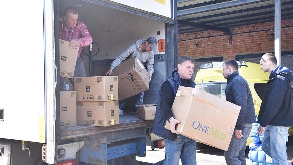 Ліжка та медикаменти – коростенська лікарня отримала гуманітарну допомогу від Швеції