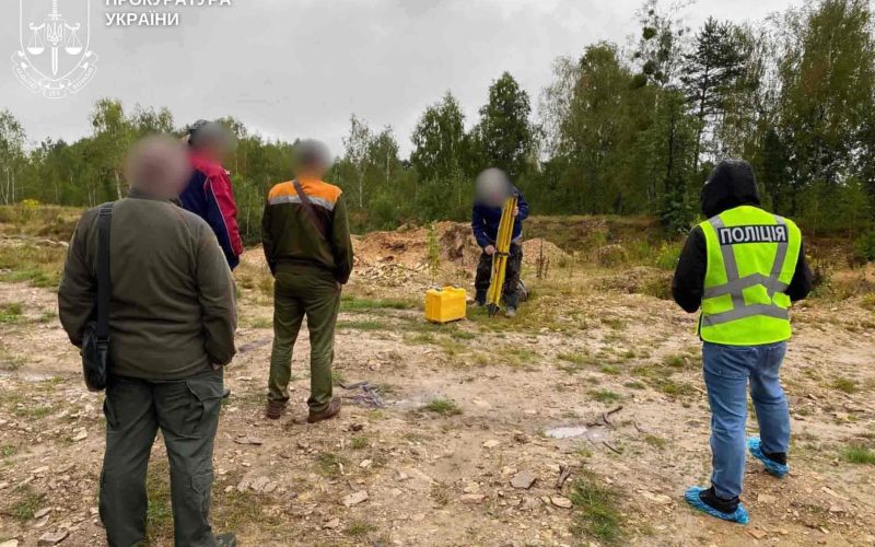 Понад 16 млн грн шкоди довкіллю – троє жителів Олевщини займалися незаконним видобутком корисних копалин