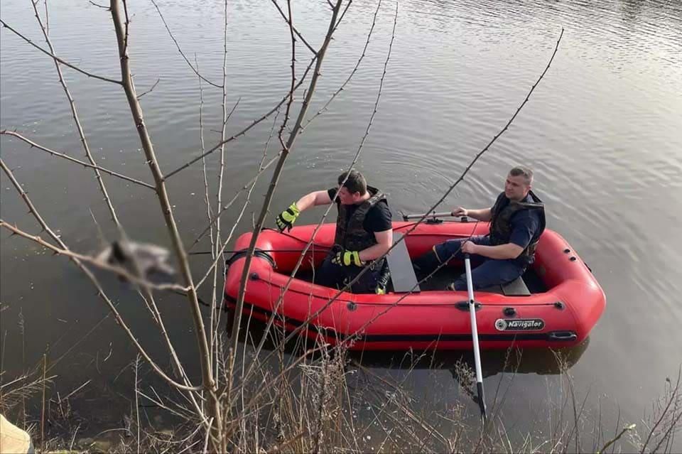 З річки у селі неподалік Коростеня рятувальники дістали тіло людини