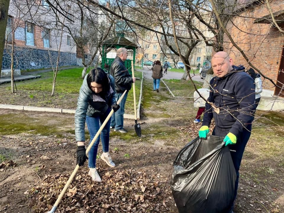 Працівники Коростенської РВА провели весняну толоку