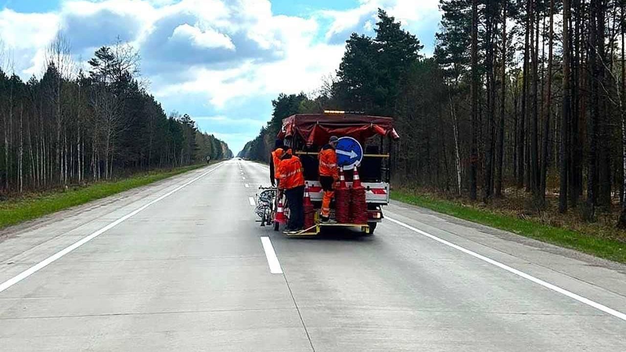 На державній автотрасі в Коростенському районі почали наносити дорожню розмітку