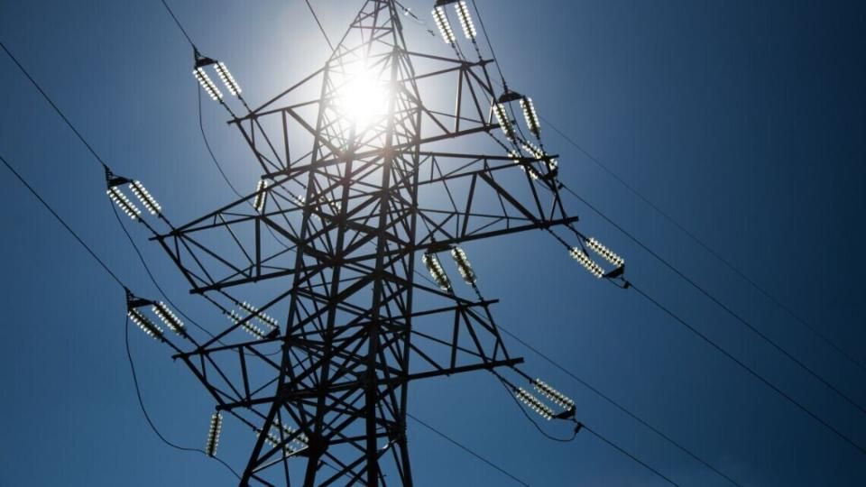 Після ворожої атаки жителів Овруча закликають економити електроенергію