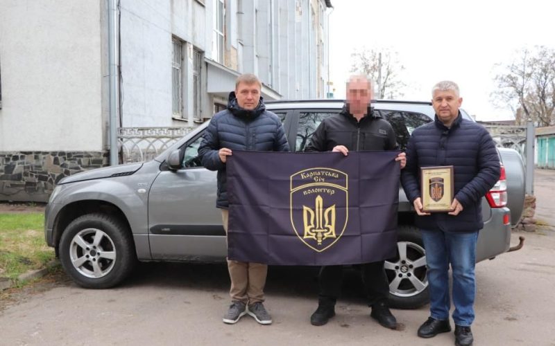 Жителі Олевської громади зібрали кошти на придбання автомобіля для військового з 49-го штурмового батальйону