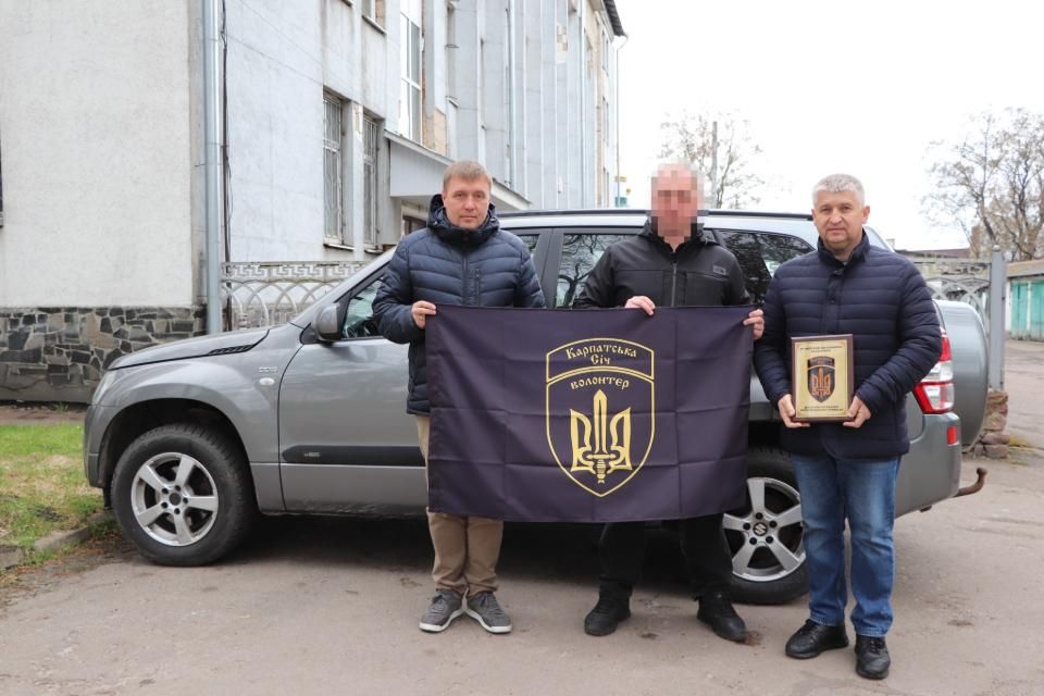 Жителі Олевської громади зібрали кошти на придбання автомобіля для військового з 49-го штурмового батальйону