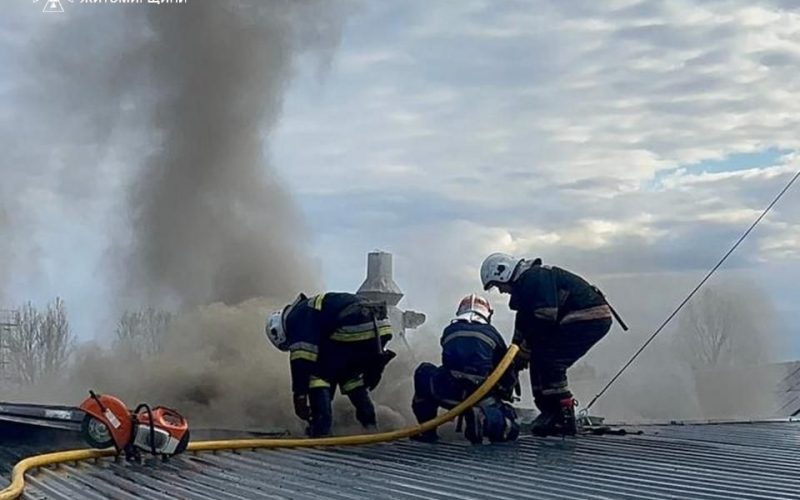 У Малині горів столярний цех: осередок загоряння знаходився на даху