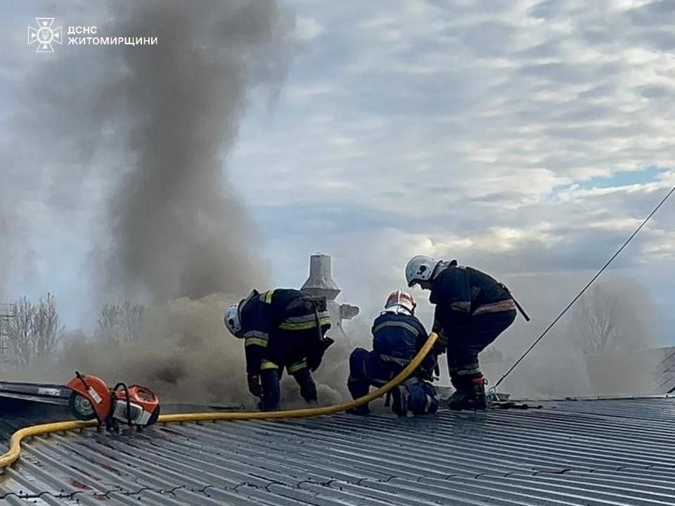У Малині горів столярний цех: осередок загоряння знаходився на даху