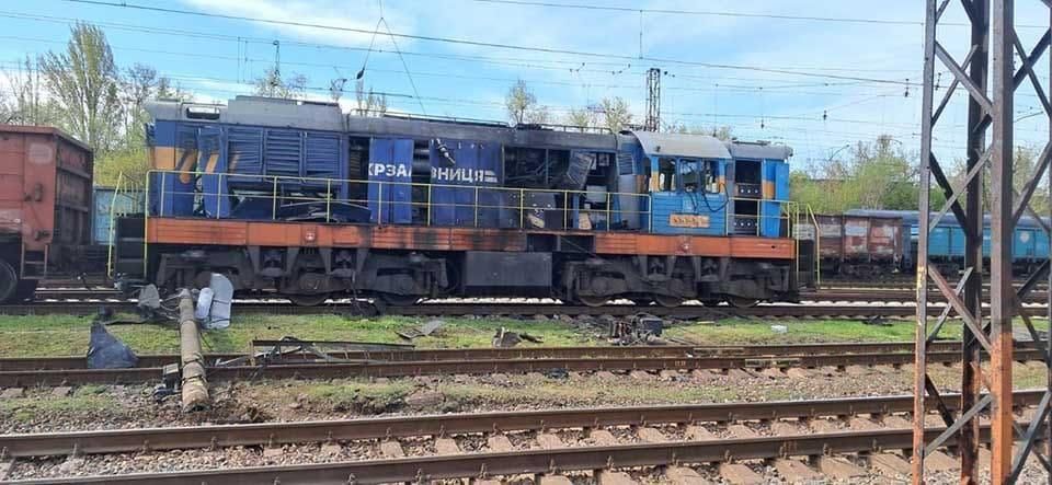 На станції Коростень дрон ворога атакував тепловоз: залізничники були в укритті