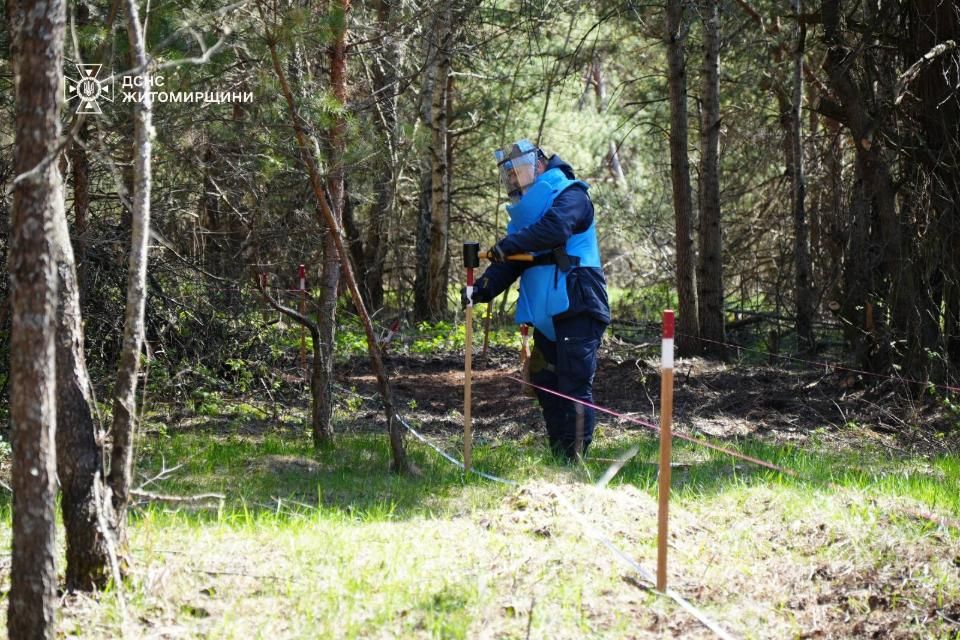 На території Малинської громади триває гуманітарне розмінрування: за день вдається обстежити 100–200 кв.м