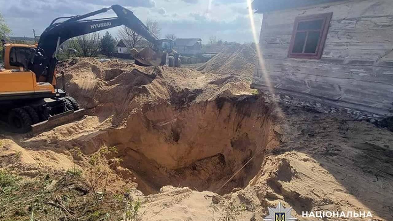 На Хмельниччині під час копання колодязя жителя Житомирщини засипало ґрунтом: чоловік загинув на місці