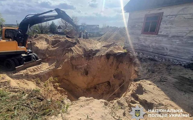На Хмельниччині під час копання колодязя жителя Житомирщини засипало ґрунтом: чоловік загинув на місці