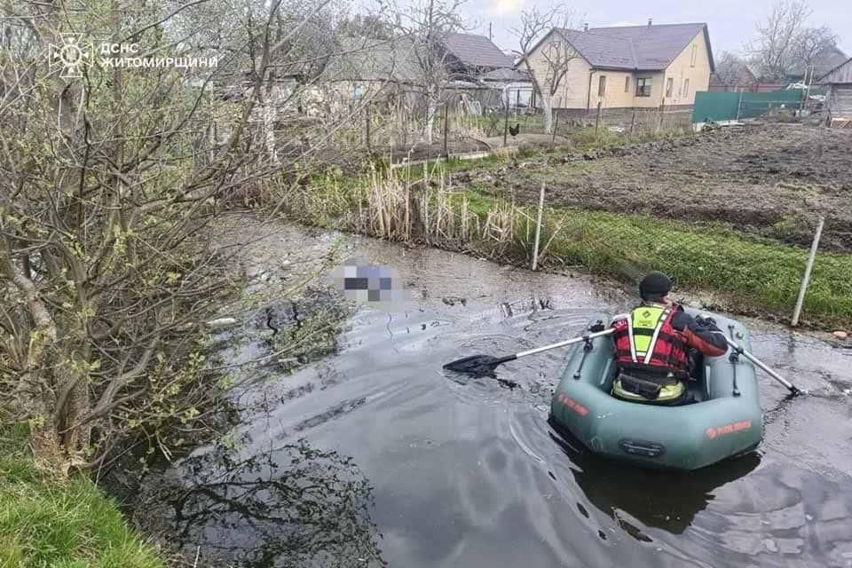 В Олевську рятувальники дістали з водойми тіло чоловіка