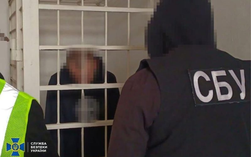 Замовлення рф: на Житомирщині затримали двох чоловіків за підготовку вбивства Героя України та отруєння військового