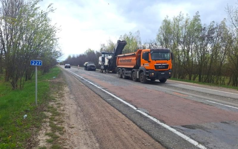 У Службі відновлення звітують про завершення ремонту дороги поблизу Коростеня