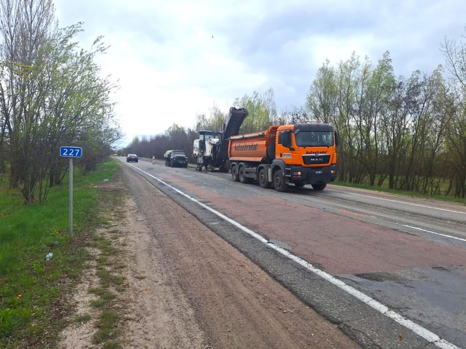 У Службі відновлення звітують про завершення ремонту дороги поблизу Коростеня