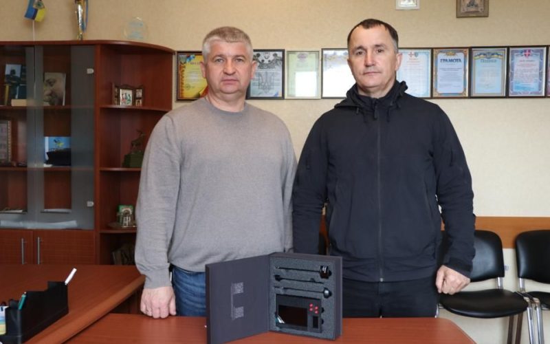 Олевська громада придбала та передала військовому 143-ї бригади детектор БПЛА