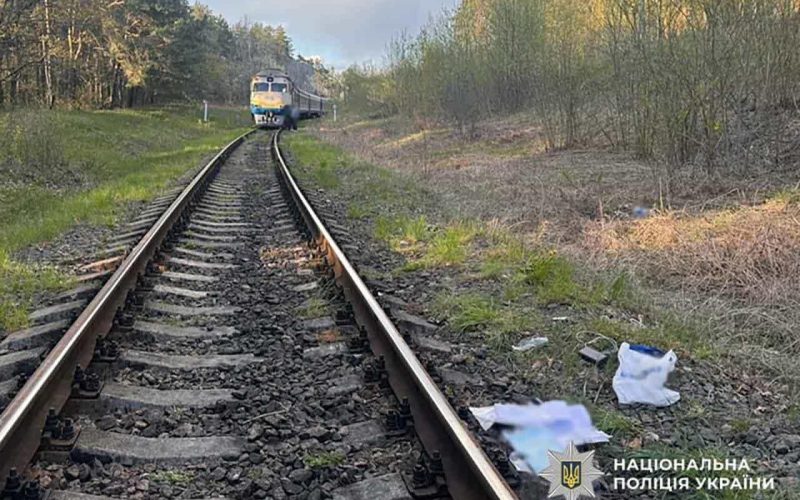 Потяг «Козятин-Коростень» збив 21-річну дівчинку, яка рухалась вздовж колії